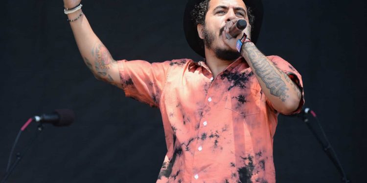 Marcelo D2 vira professor e diz que levará papos com Bezerra da Silva a aulas Marcelo D2 vira professor e diz que levará papos com Bezerra da Silva a aulas