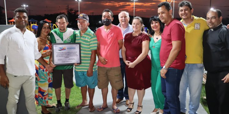 Prefeitura inaugura praça que homenageia ex-cartorário “Evaldo Cândido de Almeida”
