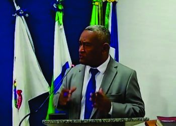 Risco de isolamento: virtual candidato majoritário em 2.024, presidente Bacalhau não se associa e se distancia