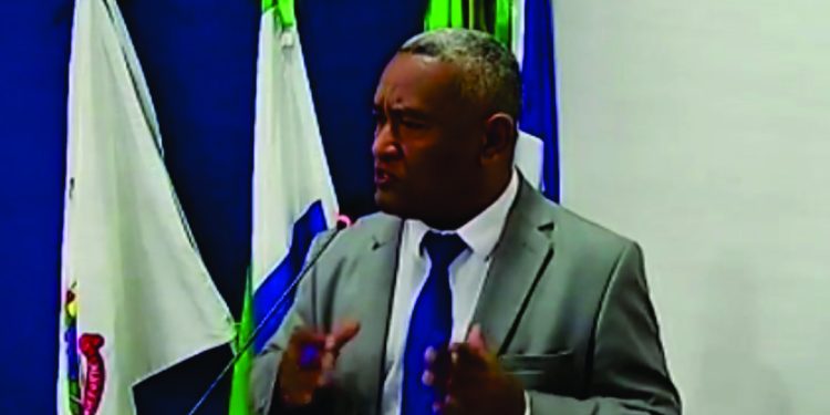 Risco de isolamento: virtual candidato majoritário em 2.024, presidente Bacalhau não se associa e se distancia
