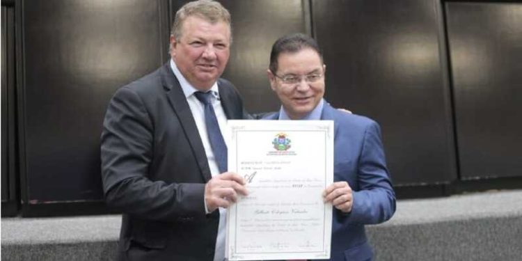 Chico Valandro recebe título de Cidadão Mato-grossense Chico Valandro recebe título de Cidadão Mato-grossense