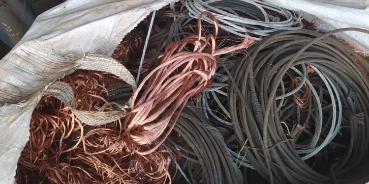 Sucatas de cobre a preços atrativos gera roubalheira de fiação elétrica