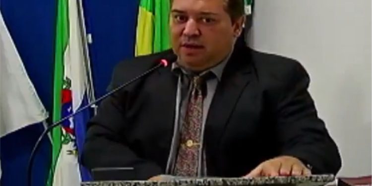 Vereador cogita construção de dois mini estádios para o município de Nobres