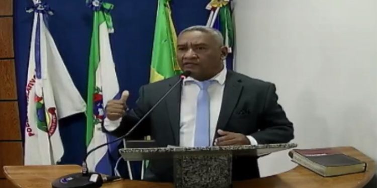 Em discurso, vereador do União Brasil classifica oposição em Nobres de “quase ninguém”