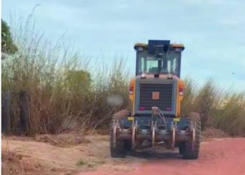 Em Rosário Oeste, população reclama sobre coleta de lixo e máquina parada
