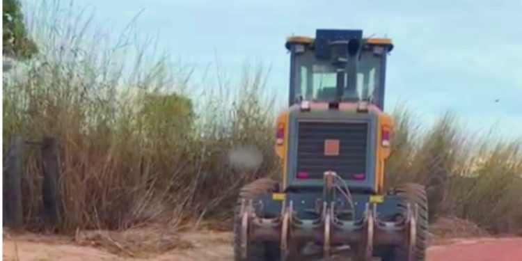 Em Rosário Oeste, população reclama sobre coleta de lixo e máquina parada Em Rosário Oeste, população reclama sobre coleta de lixo e máquina parada