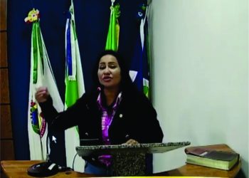 Vereadora anuncia ida a Brasília e lembra que está chegando a hora de mostrar quem é quem
