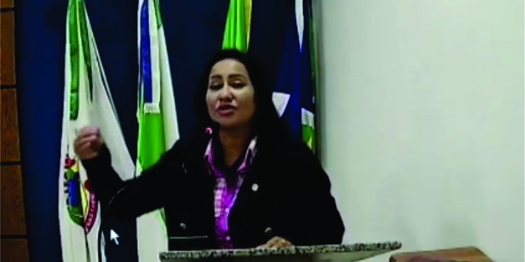 Vereadora anuncia ida a Brasília e lembra que está chegando a hora de mostrar quem é quem Vereadora anuncia ida a Brasília e lembra que está chegando a hora de mostrar quem é quem