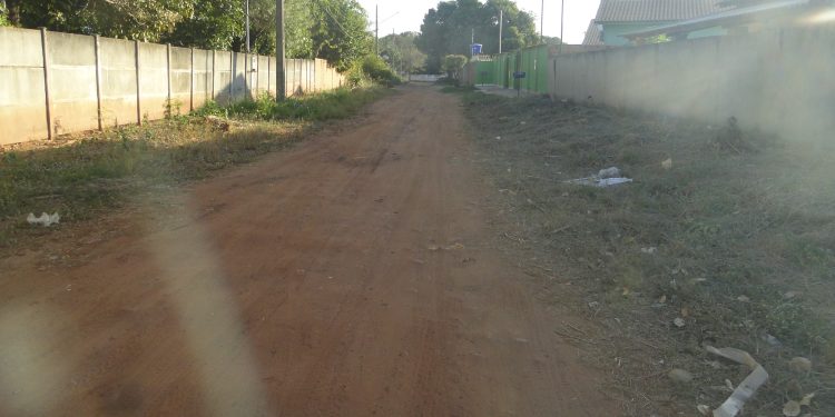Cáceres: bairros São Lourenço, Carne Seca, Empa e outros sofrem com a poeira e o abandono