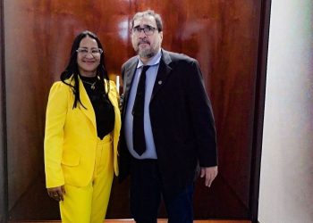 Em Brasília, vereadora de Nobres avista-se com deputado federal e vai em busca de apoio à Cultura e na área da Saúde