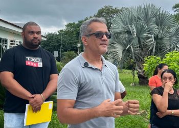Em Rosário Oeste,  Secretário de Educação dialoga com profissionais da área durante paralisação
