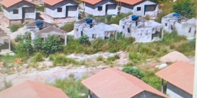 Moradia popular: vereador tem feito sistemáticas cobranças diante da morosidade na conclusão da obra