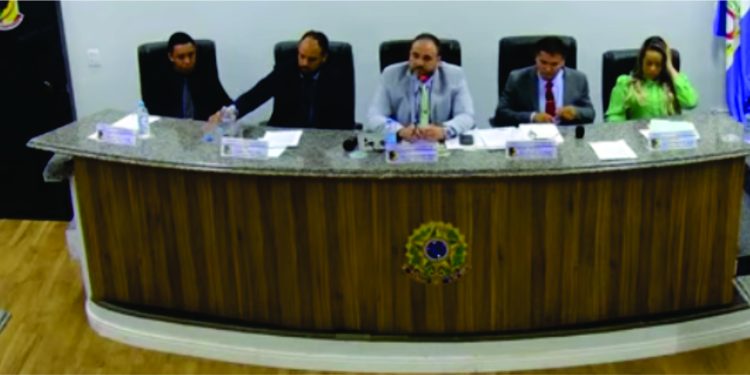 Presidente Flávio Rondon congratula-se com parlamentares por um semestre positivo Presidente Flávio Rondon congratula-se com parlamentares por um semestre positivo