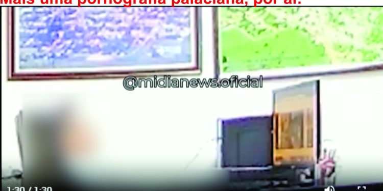 Prefeito demite servidor gravado se masturbando em sala; vídeo (já vimos esse filme em algum lugar) Prefeito demite servidor gravado se masturbando em sala; vídeo (já vimos esse filme em algum lugar)