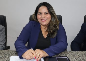 Secretária Social e a primeira dama recebem citação positiva por atuação na entrega de cobertores e alimentação