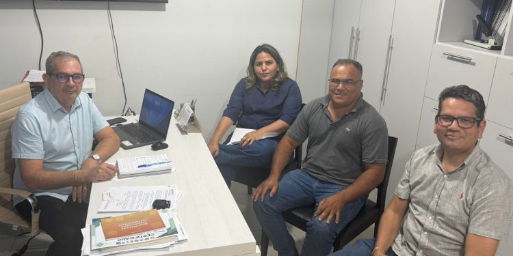 Vereadores visitam Secretaria de Saúde para tratar de demandas da população