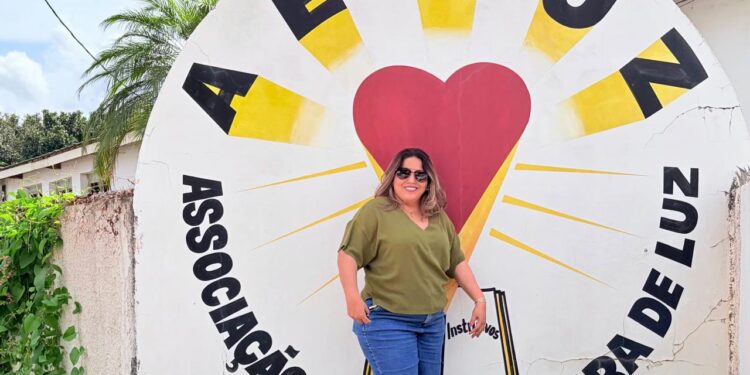 Vereadora realiza visita à Aeluz. Fato é repetido e visa levar apoio e solidariedade