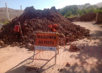 Até as próximas chuvas: obras paralisadas no Bairro Ponte de Ferro