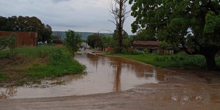 A cada chuva, o caos no Bairro Ponte Ferro é uma realidade nada agradável